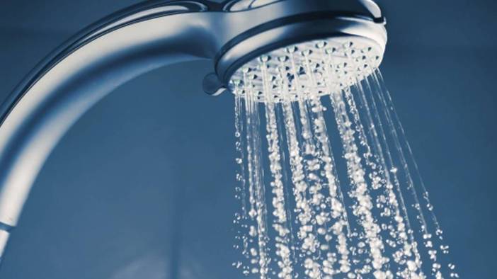 Duş başlığındaki kireci 5 dakikada söküp atıyor: Ayna gibi duş başlığınız olacak 4